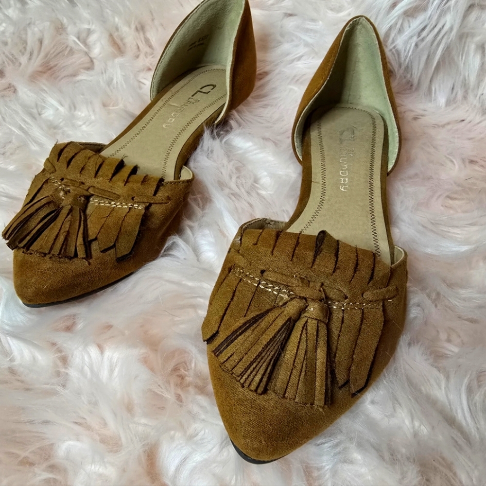 Chinese Laundry tassle flats size 6,6.5